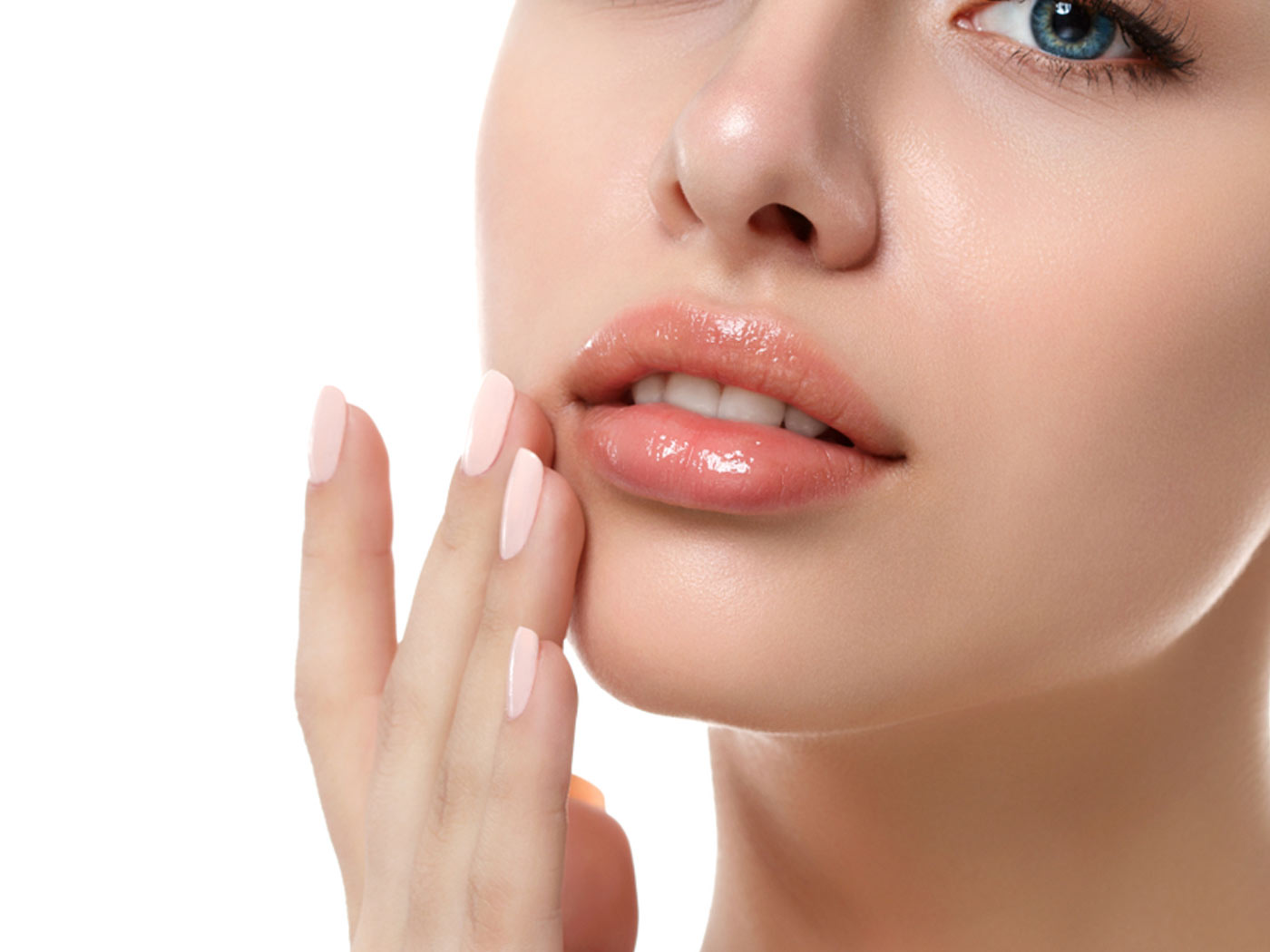  How to take care of lips in monsoon