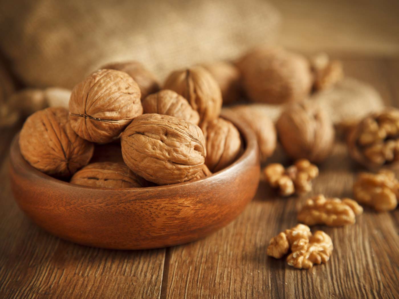 5 Promising benefits of walnut oil for healthy skin and hair