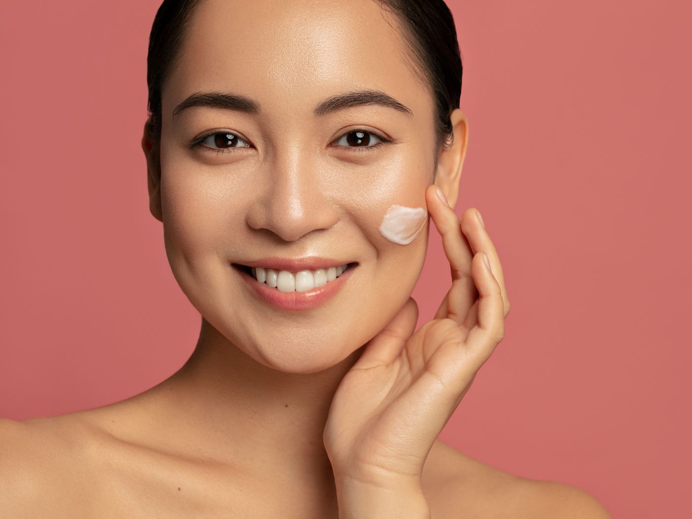 Here Are 8 Ways You Can Apply Your Face Cream Correctly