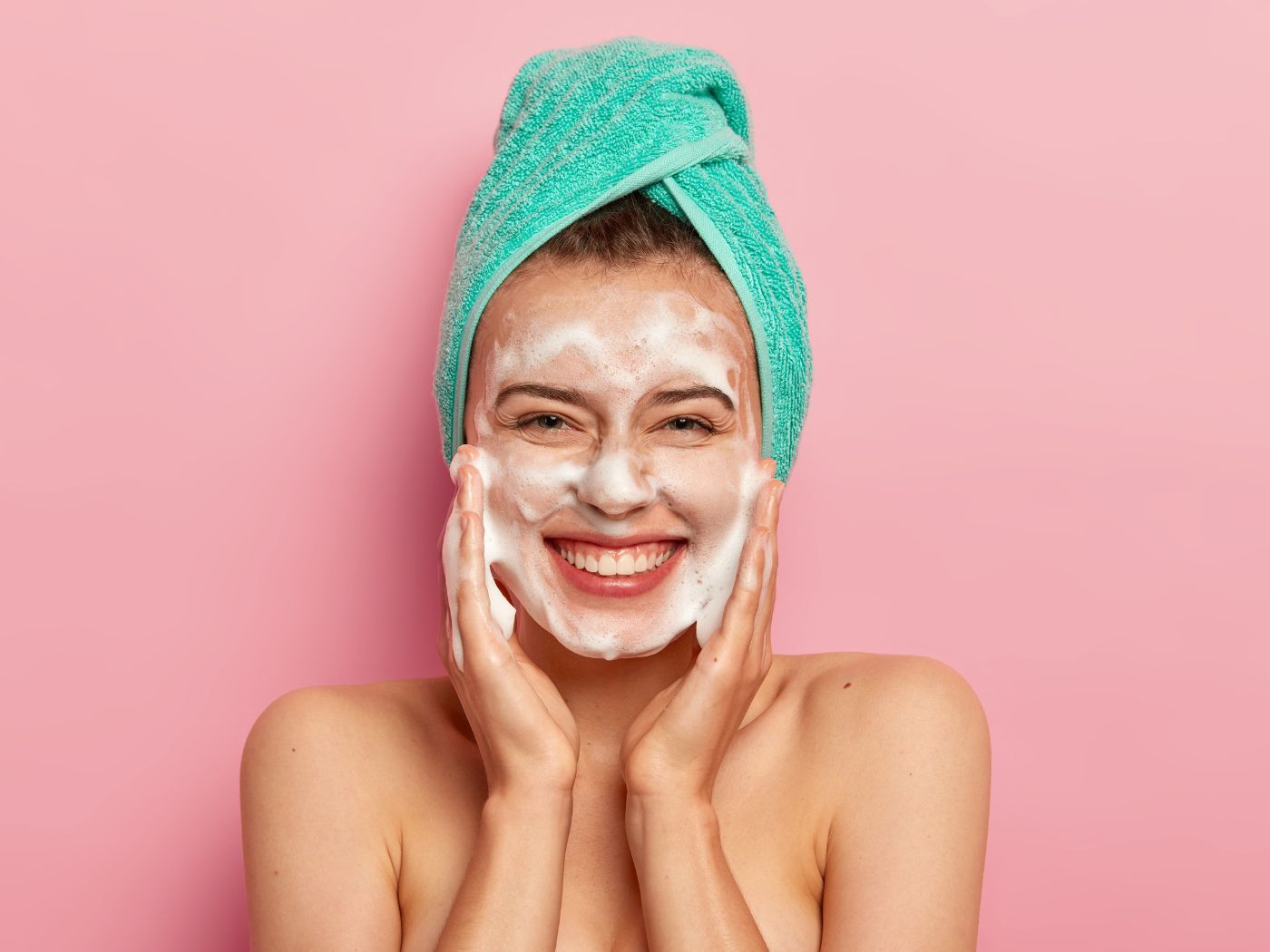 Face Wash Vs Face Cleanser: How Do They Differ?