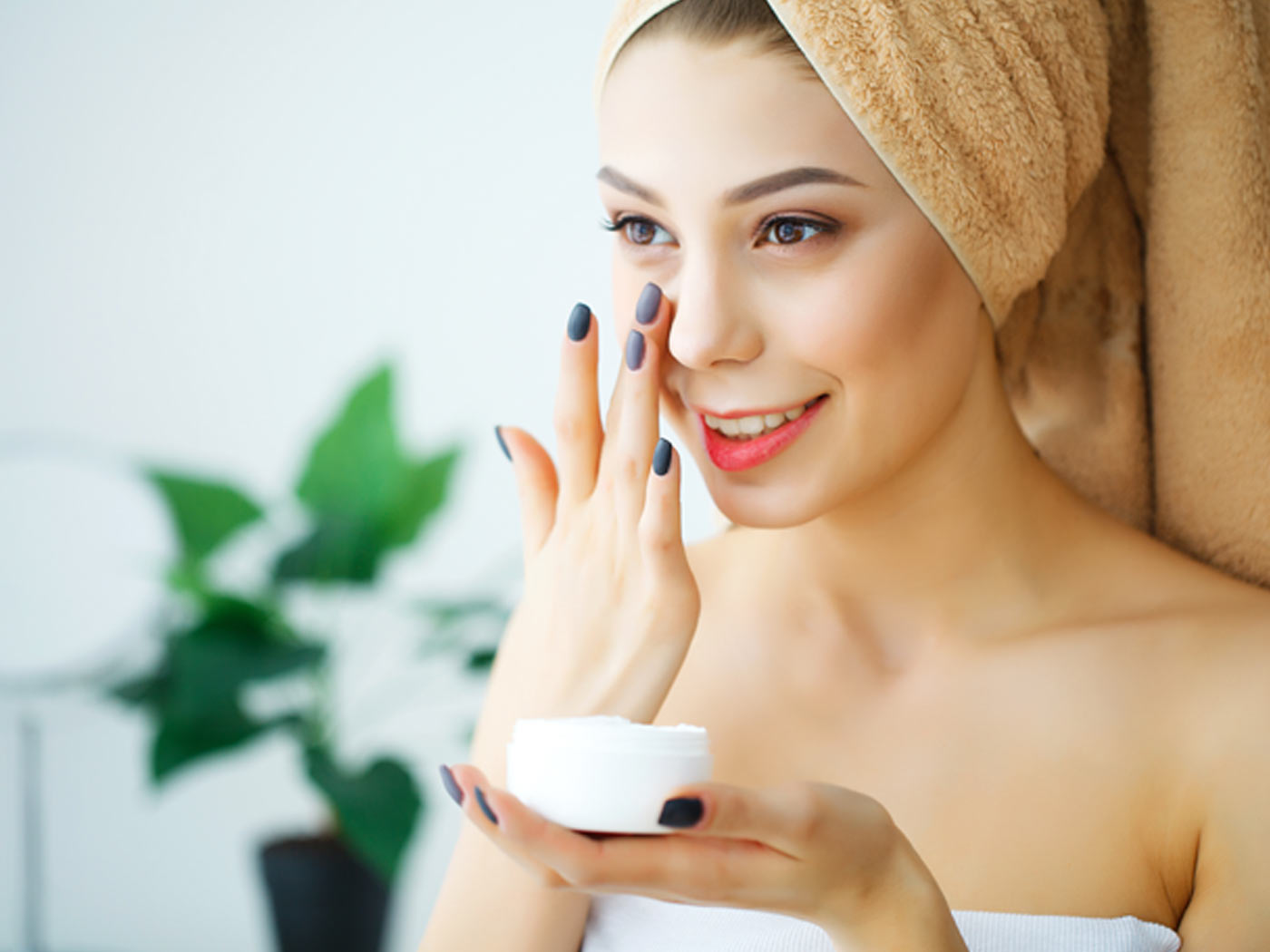 Is Applying Moisturiser On Your Face Good or Bad?